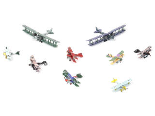 Lot 142 - DIVERS (9)