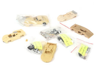 Lot 128 - DIVERS (5)