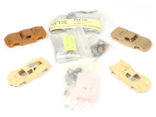 Lot 129 - DIVERS (5)