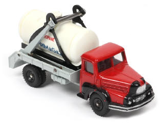 Lot 226 - DINKY TOYS (FRANCE) (1)