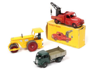 Lot 245 - DINKY TOYS (FRANCE) (3)
