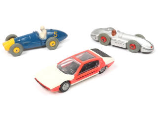 Lot 268 - DINKY TOYS (GB) (3)