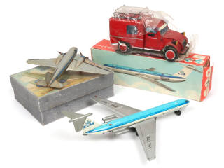Lot 104 - DIVERS (3)