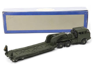 Lot 184 - DINKY TOYS (FRANCE) (1)