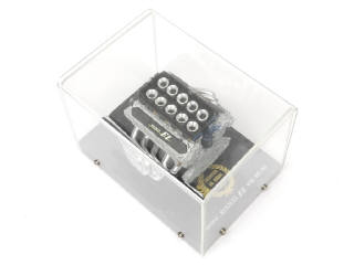 Lot 53 - DIVERS (12)