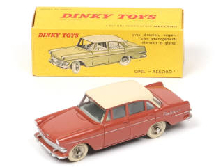 Lot 172 - DINKY TOYS (FRANCE) (1)