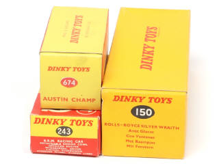 Lot 277 - DINKY TOYS (GB) (3)
