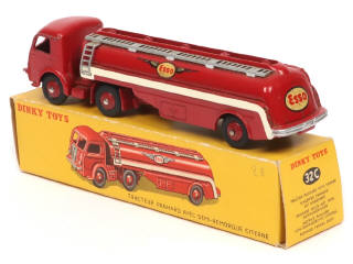 Lot 151 - DINKY TOYS (FRANCE) (1)