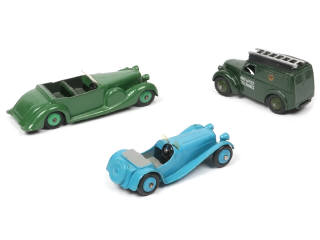 Lot 279 - DINKY TOYS (GB) (3)