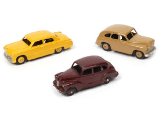 Lot 275 - DINKY TOYS (GB) (3)