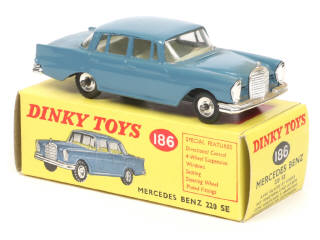 Lot 227 - DINKY TOYS (GB) (1)