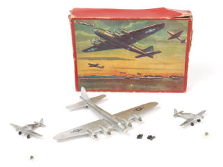 Lot 132 - DIVERS (3)