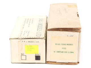 Lot 127 - DIVERS (2)