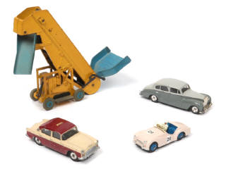 Lot 284 - DINKY TOYS (GB) (4)