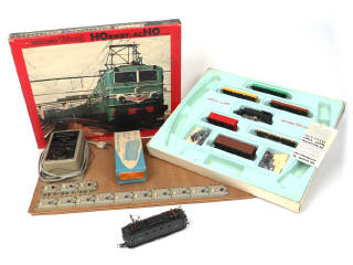 Lot 55 - HORNBY 'HO' (3)