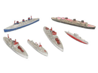 Lot 215 - TOOTSIETOY (USA) (6)