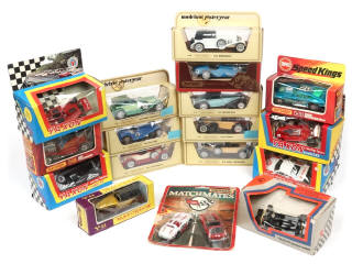 Lot 211 - DIVERS (18)