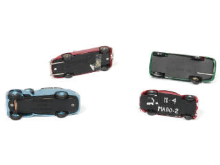 Lot 203 - DIVERS (4)