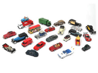 Lot 212 - DIVERS (24)