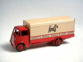 Lot 404 - DINKY TOYS GB (1)