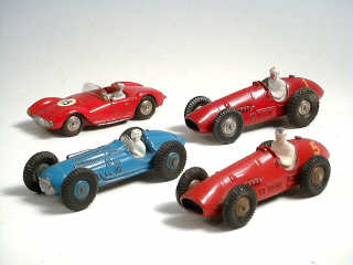 Lot 660 - DINKY TOYS (FRANCE) (4)