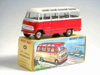 Lot 795 - DINKY TOYS FRANCE (1)