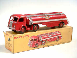 Lot 754 - DINKY TOYS (FRANCE) (1)