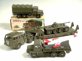 Lot 769 - DINKY TOYS FRANCE (4)