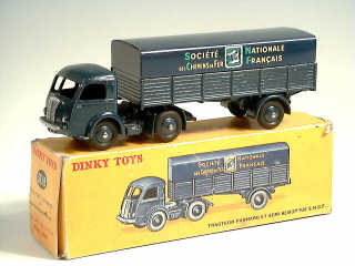 Lot 752 - DINKY TOYS (FRANCE) (1)