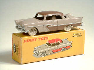 Lot 692 - DINKY TOYS (FRANCE) (1)
