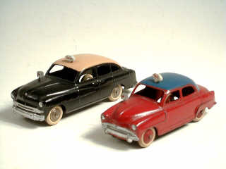 Lot 722 - DINKY TOYS (FRANCE) (2)