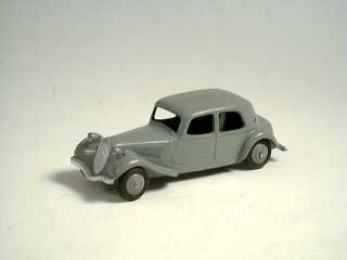 Lot 743 - DINKY TOYS (FRANCE) (1)