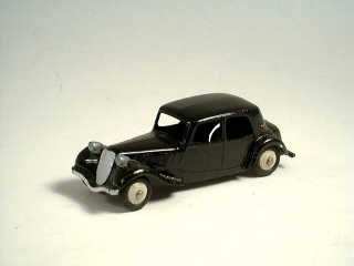 Lot 744 - DINKY TOYS (FRANCE) (1)