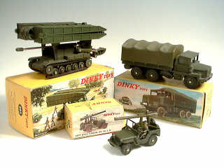 Lot 756 - DINKY TOYS FRANCE (3)