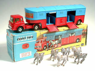 Lot 593 - CORGI TOYS (GB) (1)