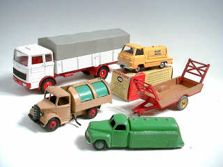 Lot 380 - DINKY TOYS (GB) (5)