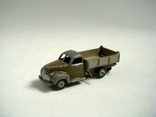 Lot 750 - DINKY TOYS FRANCE (1)