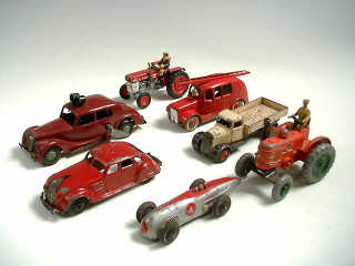 Lot 408 - DINKY TOYS & DIVERS (7)