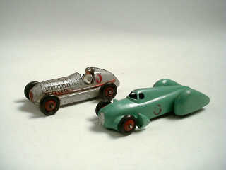 Lot 658 - DINKY TOYS (FRANCE) (2)
