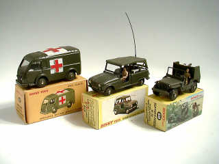 Lot 761 - DINKY TOYS FRANCE (3)