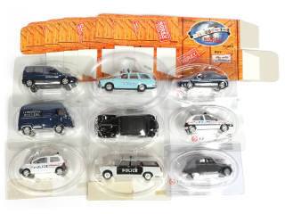 Lot 174 - EDITIONS HACHETTE (FRANCE) (9)