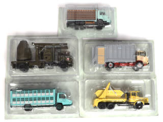 Lot 153 - EDITIONS HACHETTE (FRANCE) (5)