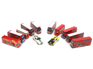 Lot 326 - DIVERS (12)