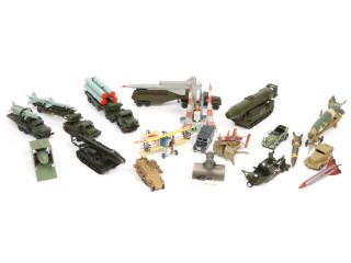 Lot 339 - DIVERS (18)