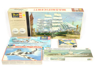 Lot 35 - REVELL (USA) (5)