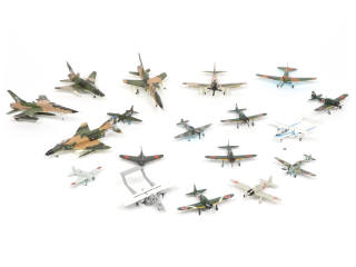 Lot 79 - DIVERS (18)