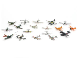 Lot 80 - DIVERS (18)