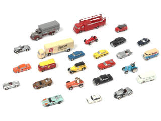 Lot 168 - DIVERS (25)