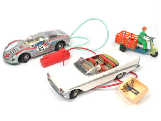 Lot 124 - DIVERS (3)