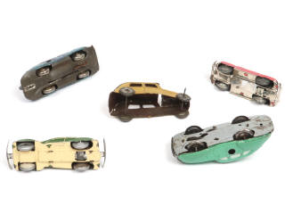 Lot 182 - DIVERS (5)